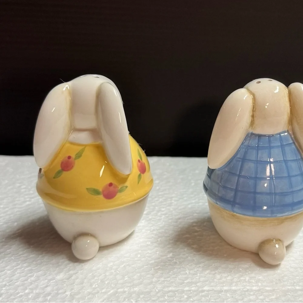 Charming Bunny Salt and Pepper Shaker Set